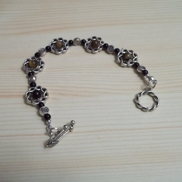 *5/35*  Celtic Tiger Eye Toggle Bracelet - Picture 1 of 4